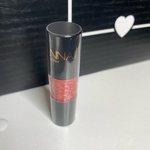 Manna Kadar whipped lipstick - Picture 3 of 4